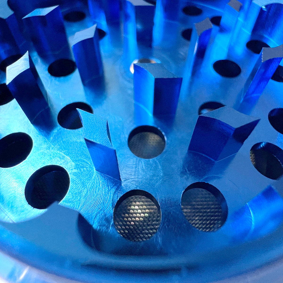 Integra Boost Aluminum Herb Grinder - Medium Size (2.5&quot;) 4 Piece With Sifter